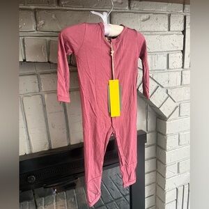 Kyte BABY mulberry long sleeve romper with snaps